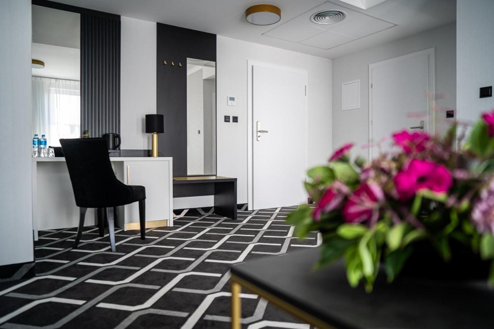 Hotel Lantier Wellness & Spa Bytom Bagian luar foto