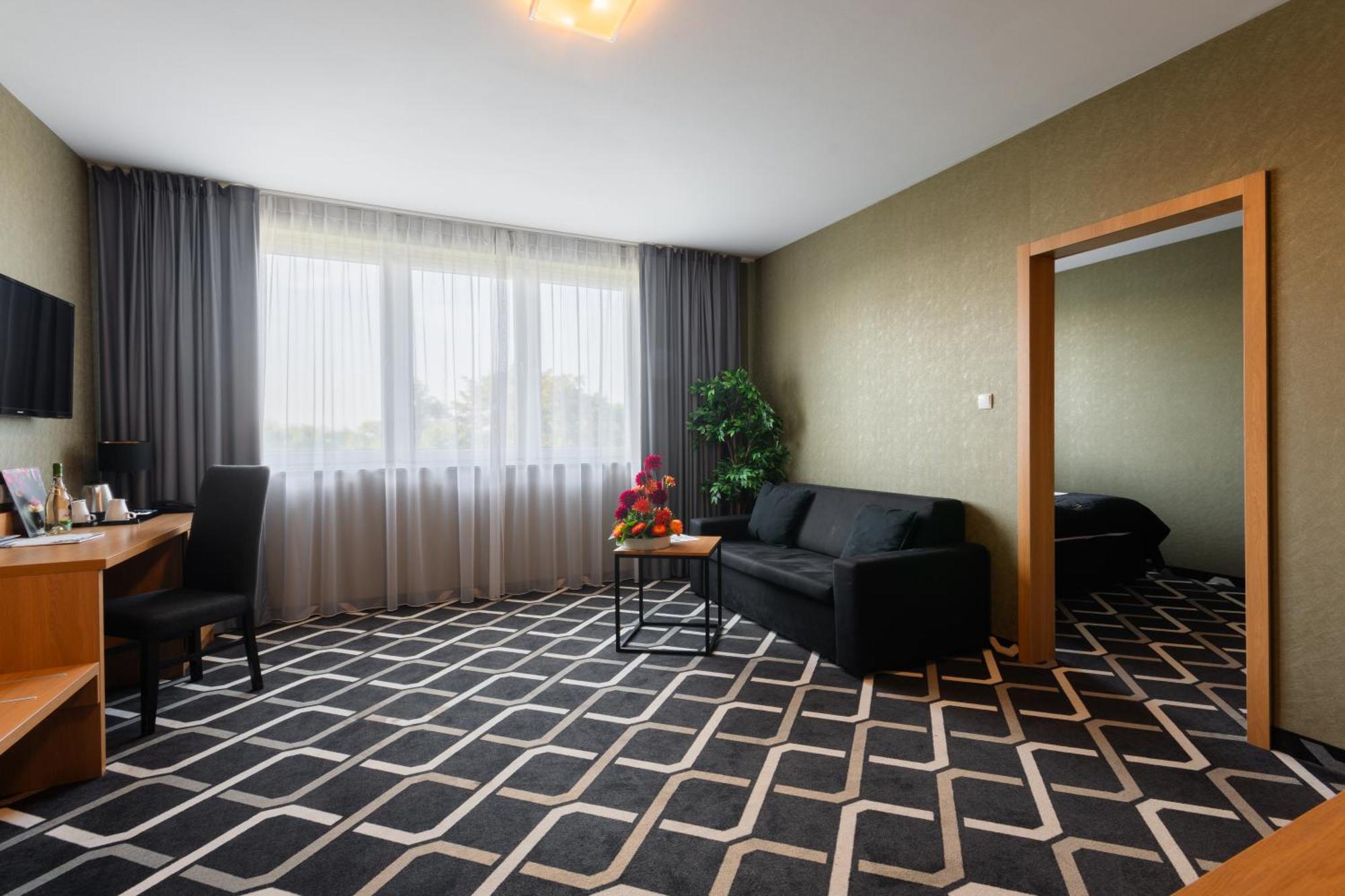 Hotel Lantier Wellness & Spa Bytom Bagian luar foto
