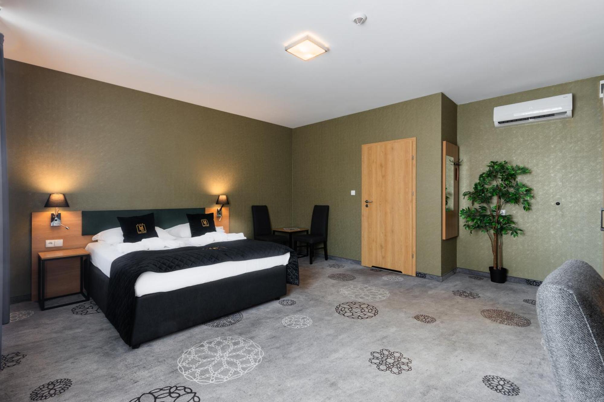 Hotel Lantier Wellness & Spa Bytom Bagian luar foto