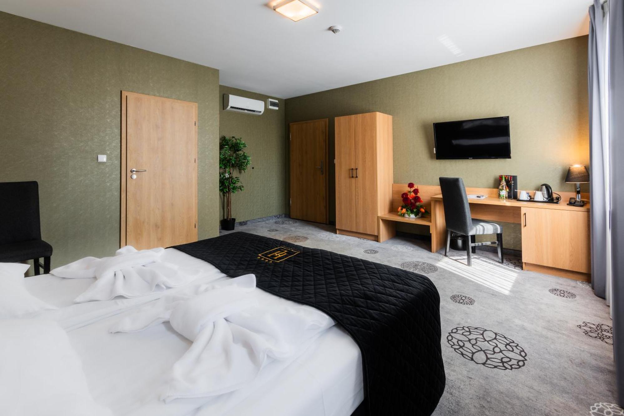 Hotel Lantier Wellness & Spa Bytom Bagian luar foto